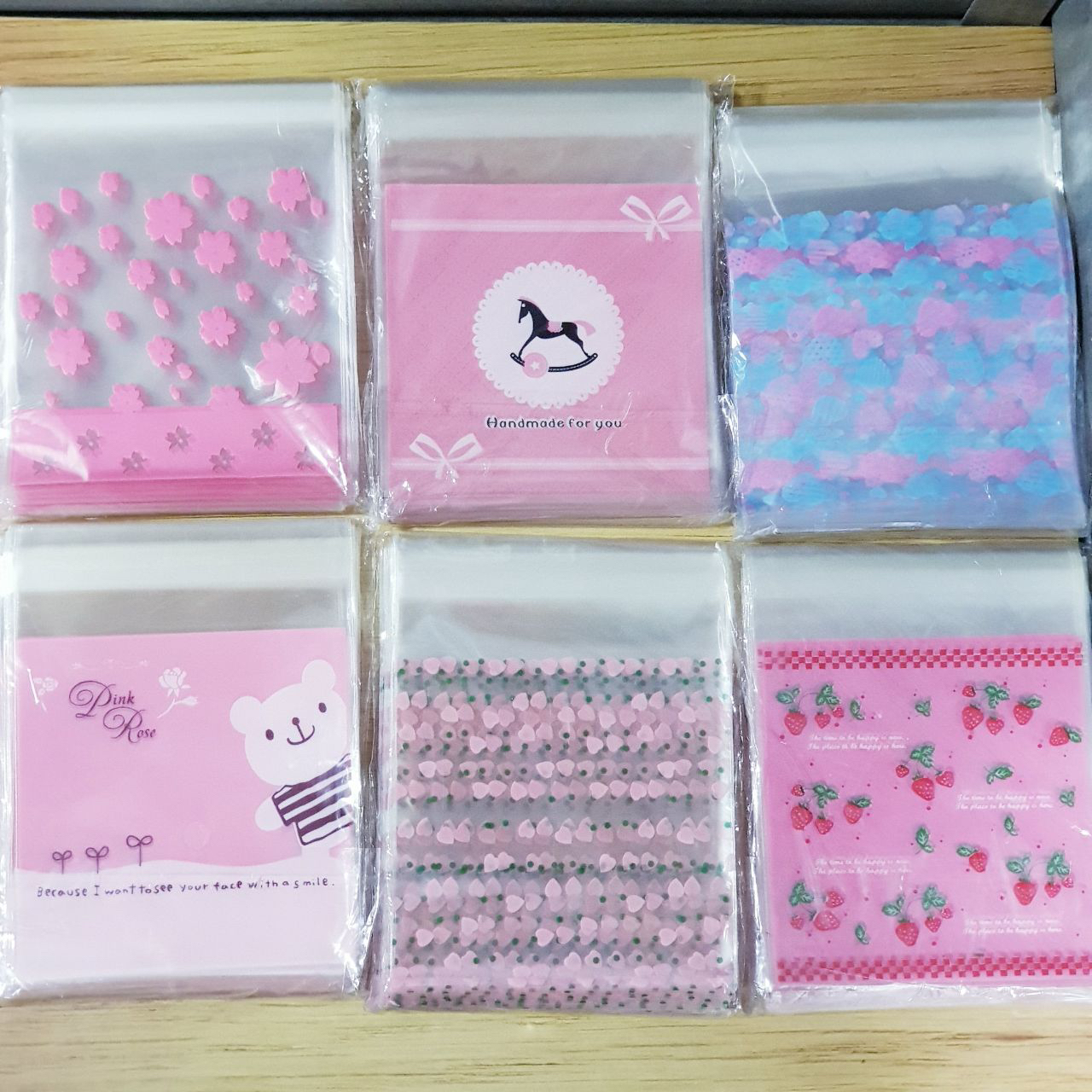 BOLSAS CON PEGAMENTO DECORADA 10X10CM 100PCS