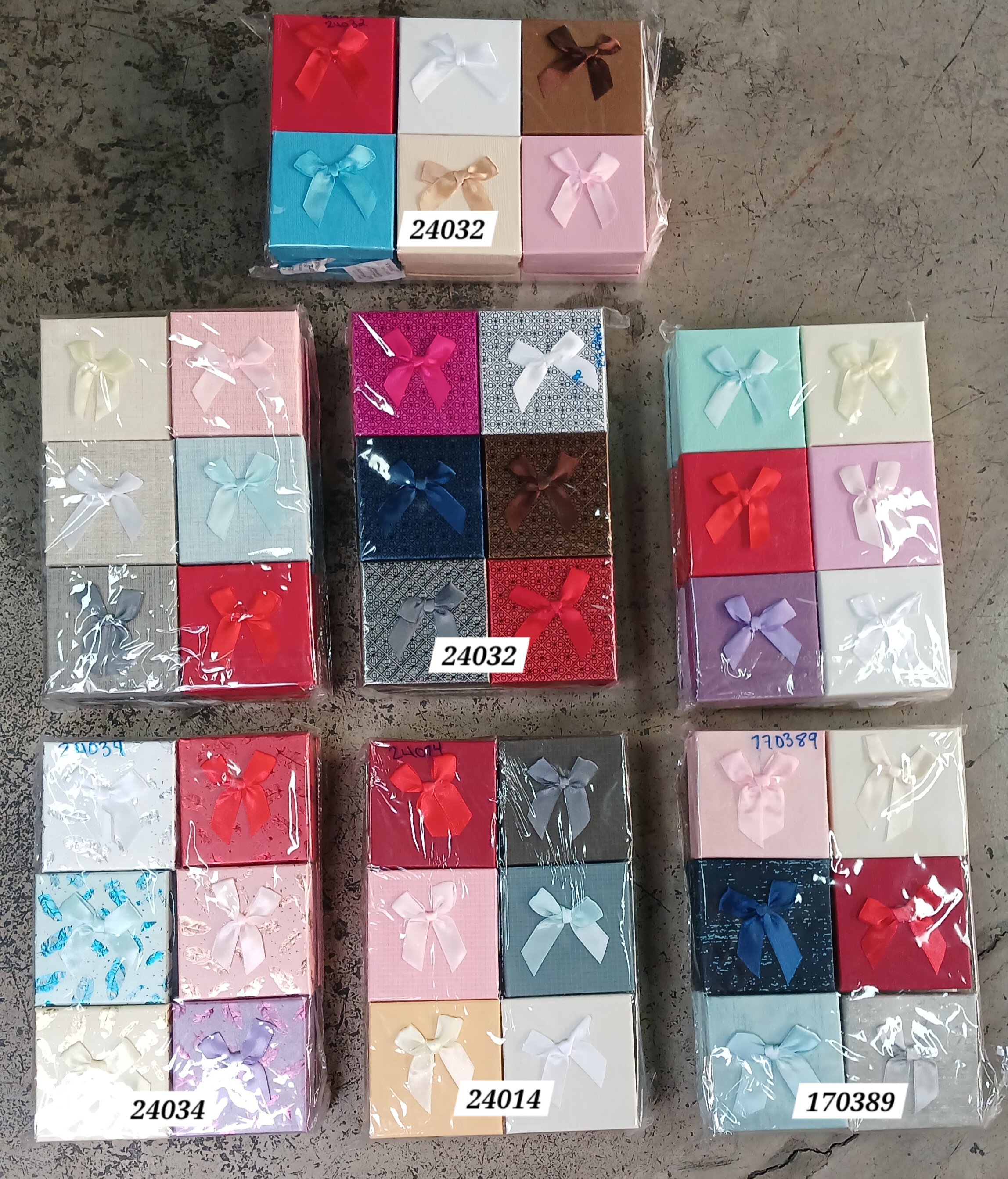 CAJAS PARA REGALO 9X9CM PAQUETE 12 CAJAS