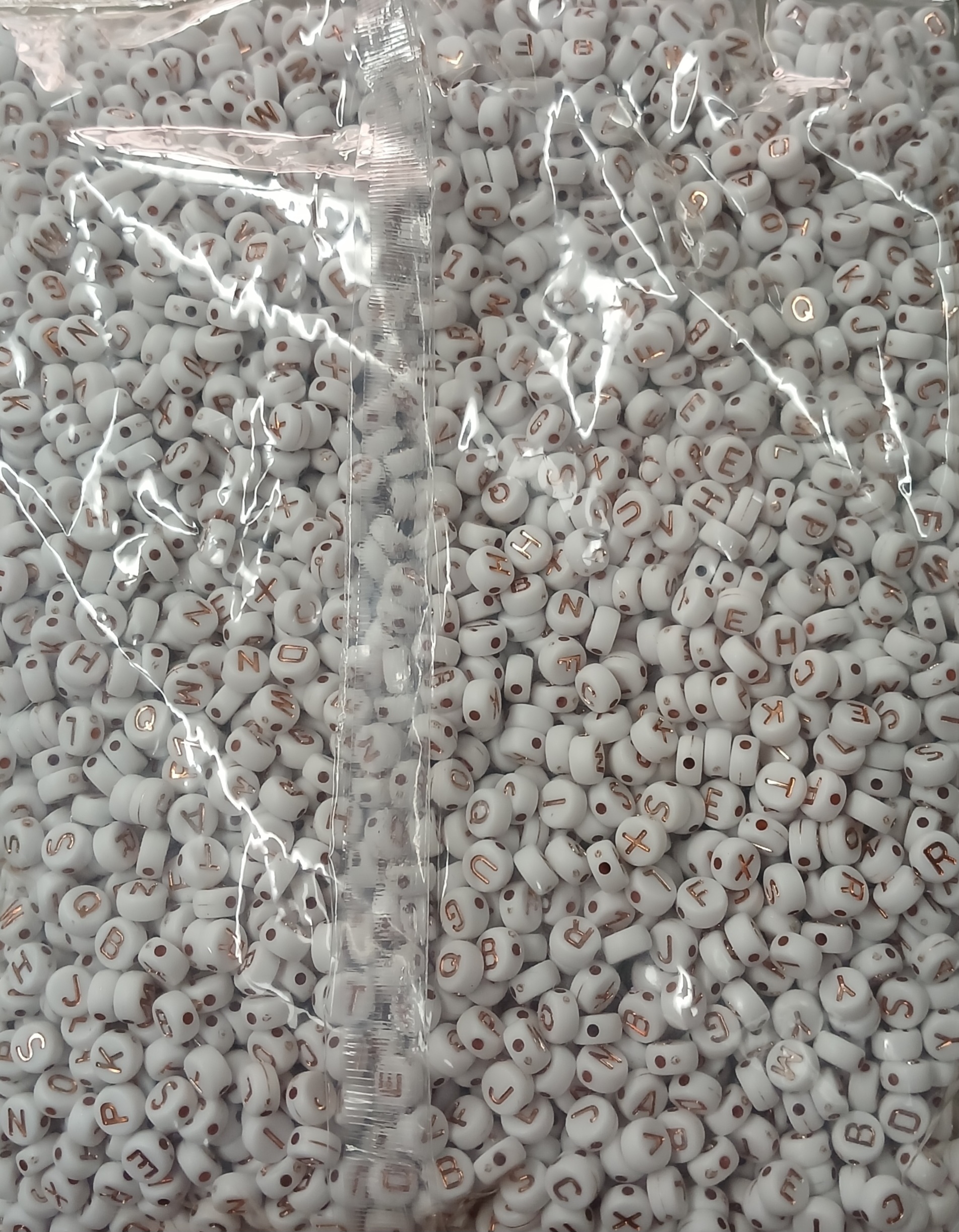 BOLSITA LETRAS ACRILICAS 8GRS 7X4MM