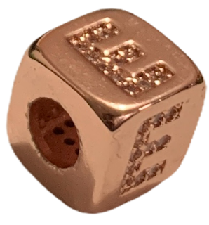 SEPARADOR LETRA E CUBICA  14X14MM