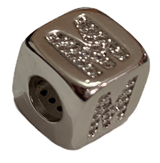 SEPARADOR LETRA M CUBICA  14X14MM