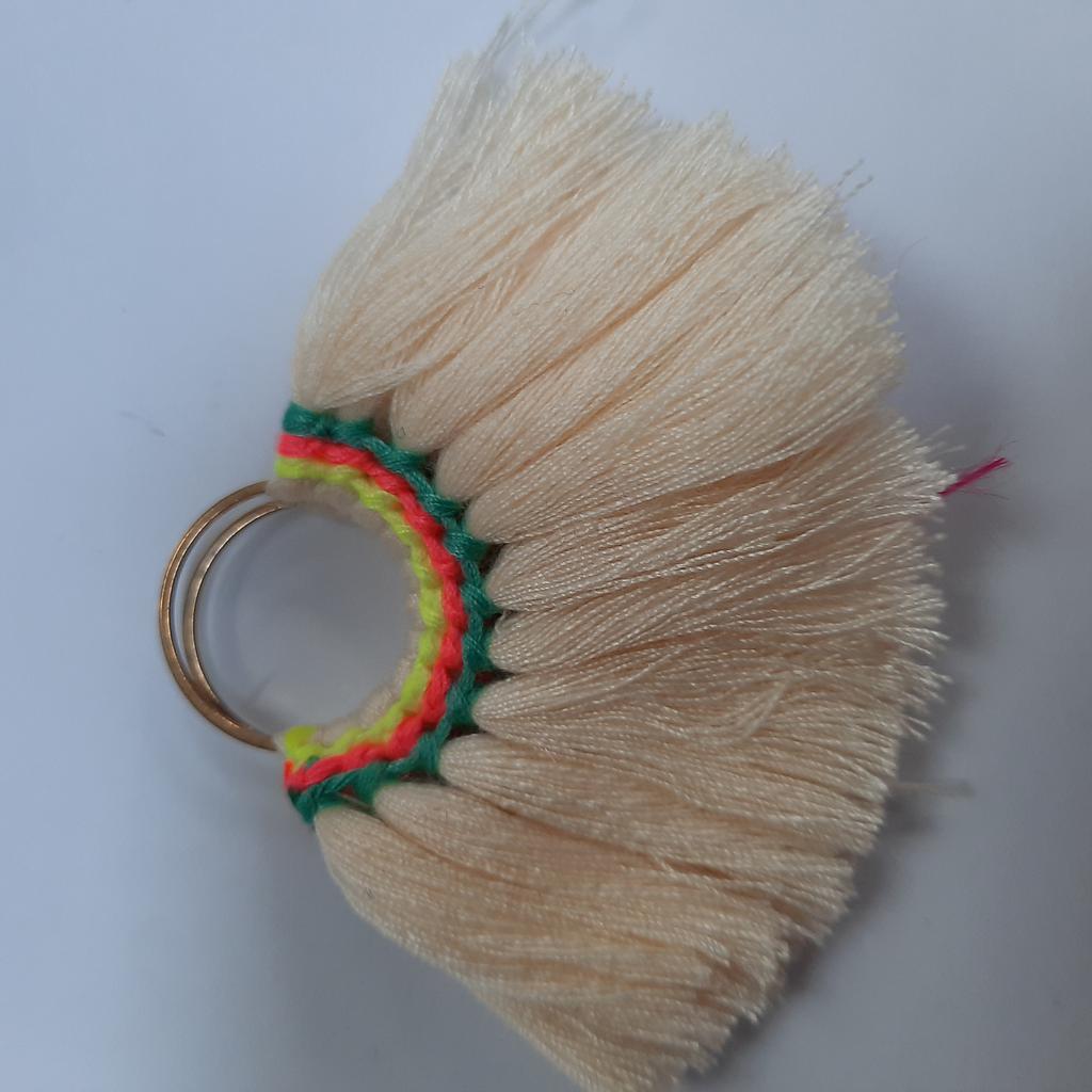 TASSEL DE HILO