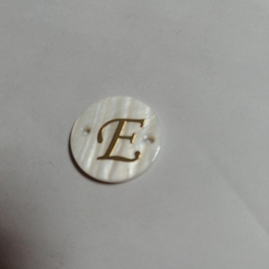 LETRA CONCHA NACAR E