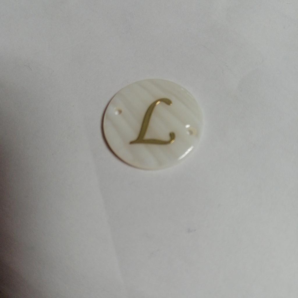 LETRA CONCHA NACAR L