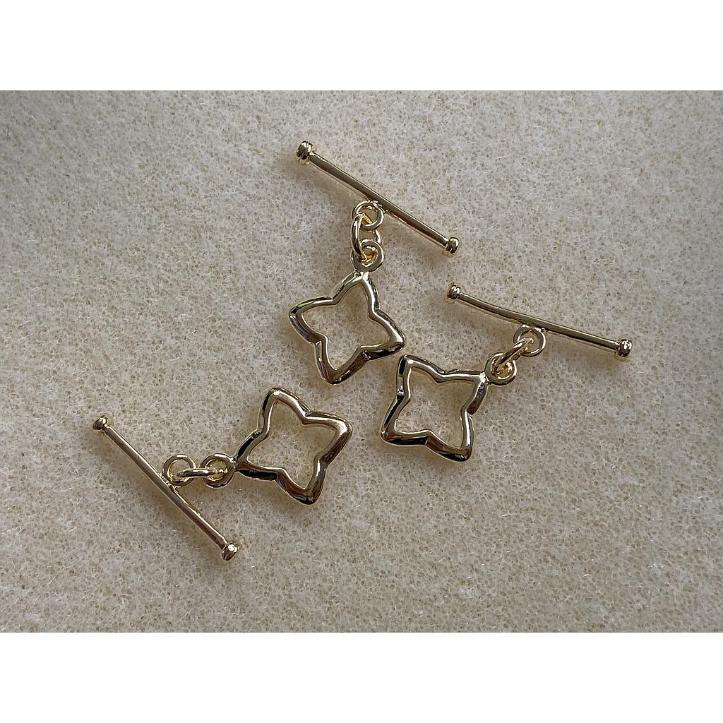 BROCHE FORMA ESTRELLA GOLDPLATED