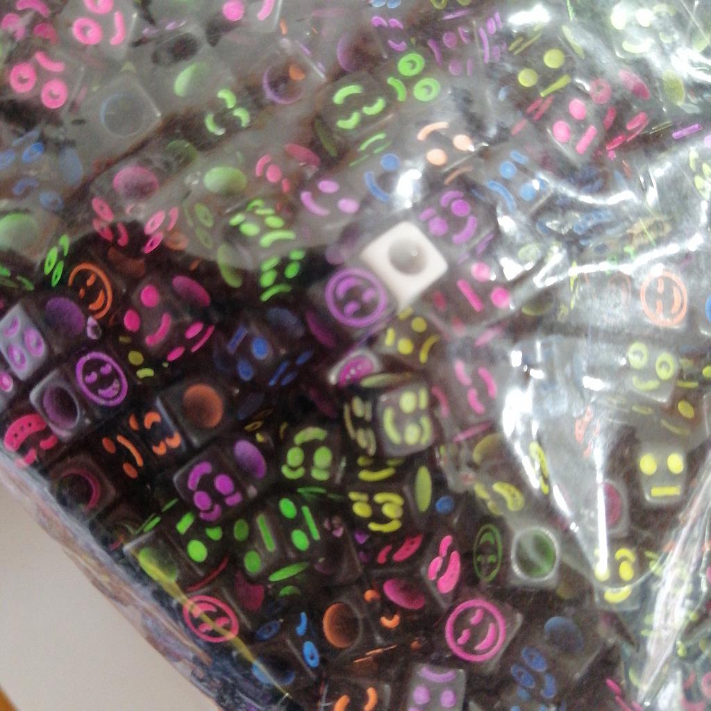 SEPARADOR CARITAS CUBOS6X6MM