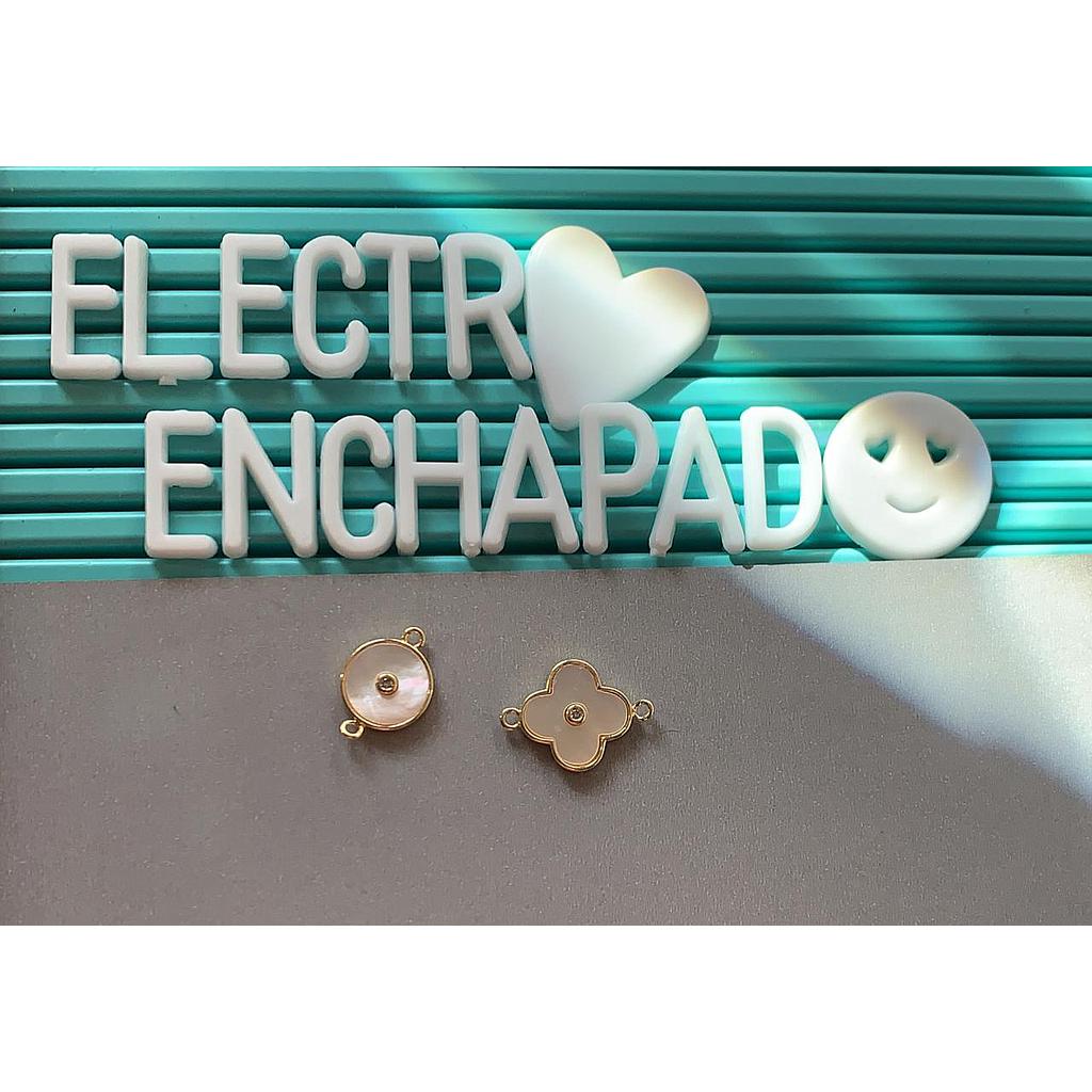 DIJE FLOR CON CONCHA Y ELECTROENCHAPADO