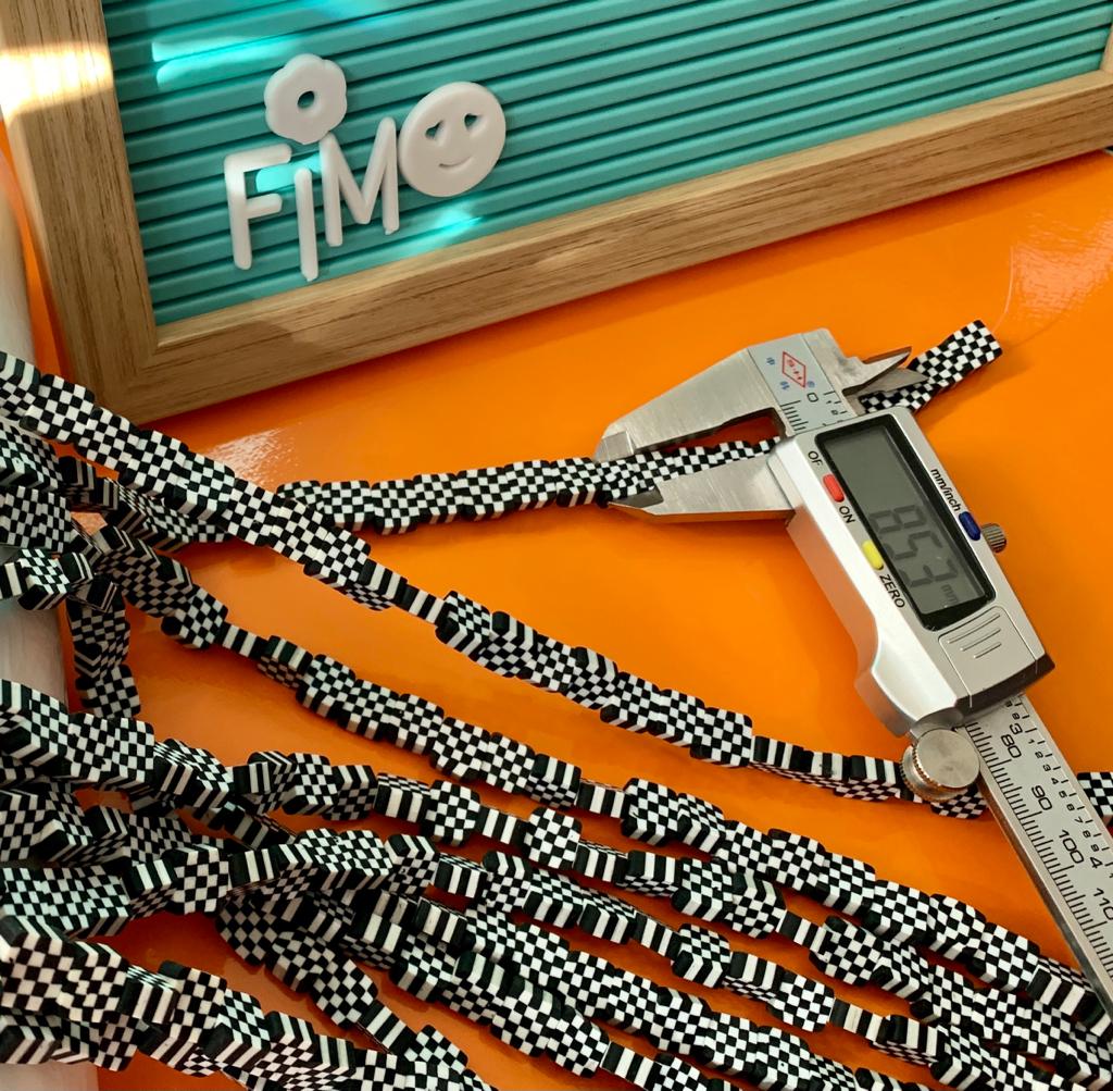 FIMO CUADRADO BLANCO Y NEGRO 40 PCS APROX.