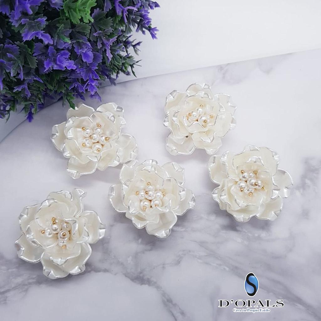 FLORE TEJIDA ACRILICO CON PERLA