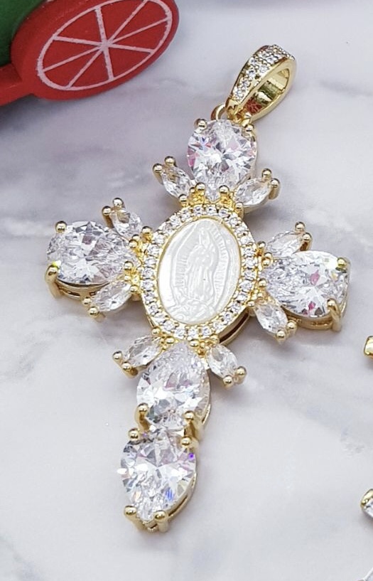 DIJE CRUZ Y VIRGEN DE GUADALUPE CONCHA Y MICROCIRCONIA