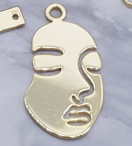 DIJE MUJER ELECTROENCHAPADO