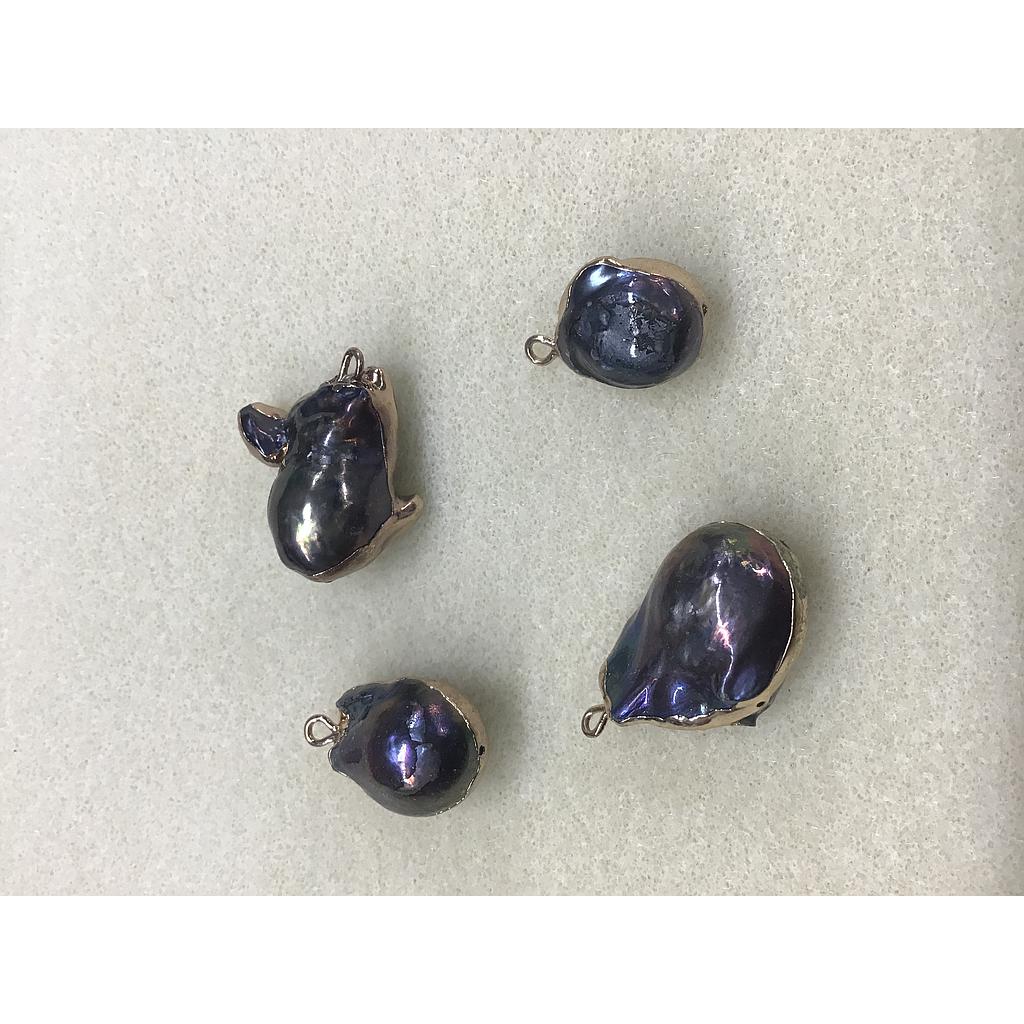 PERLA BARROCA CON ORILLA DORADA