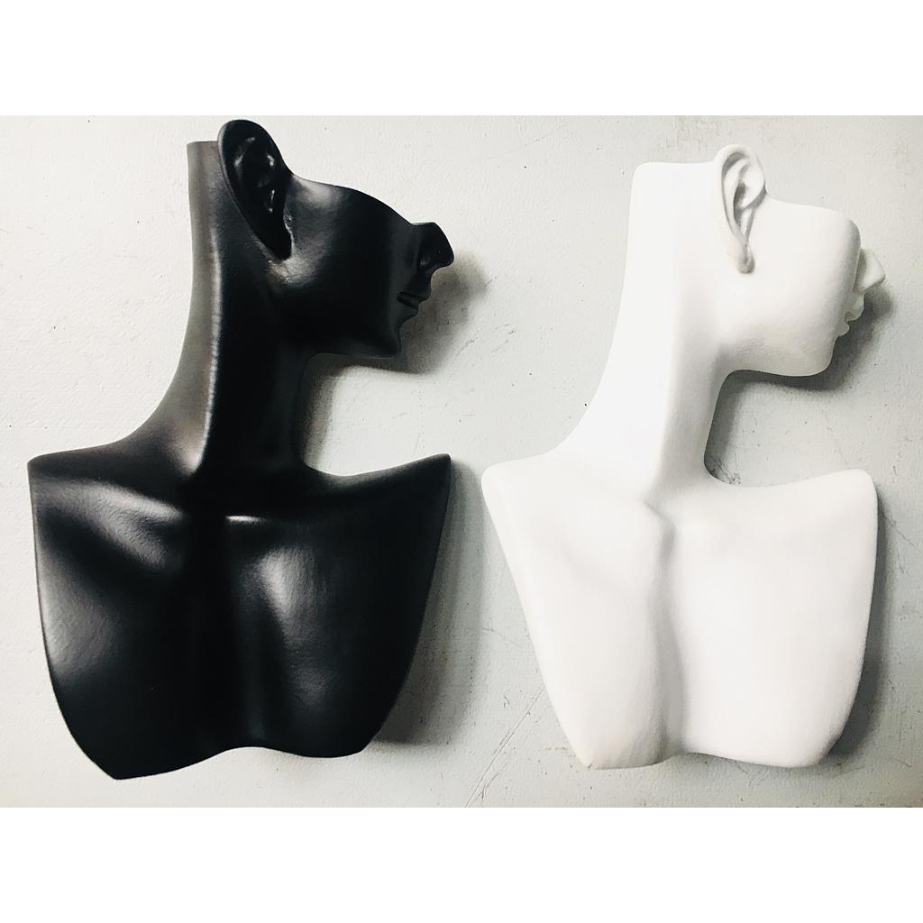 EXHIBIDOR SILUETA DE MUJER PEQUEÑO