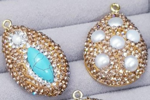 DIJES CON PERLA Y PIEDRA DE DRUZY