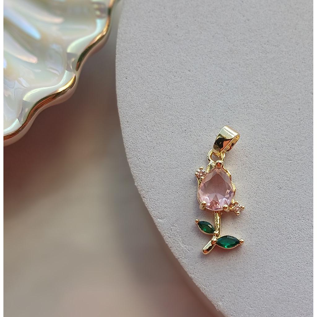 DIJE DE TULIPAN CON CIRCONES ELECTROENCHAPADO 18K
