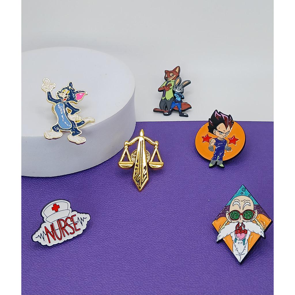 PINES DE CARICATURAS PARA ROPA O MOCHILA