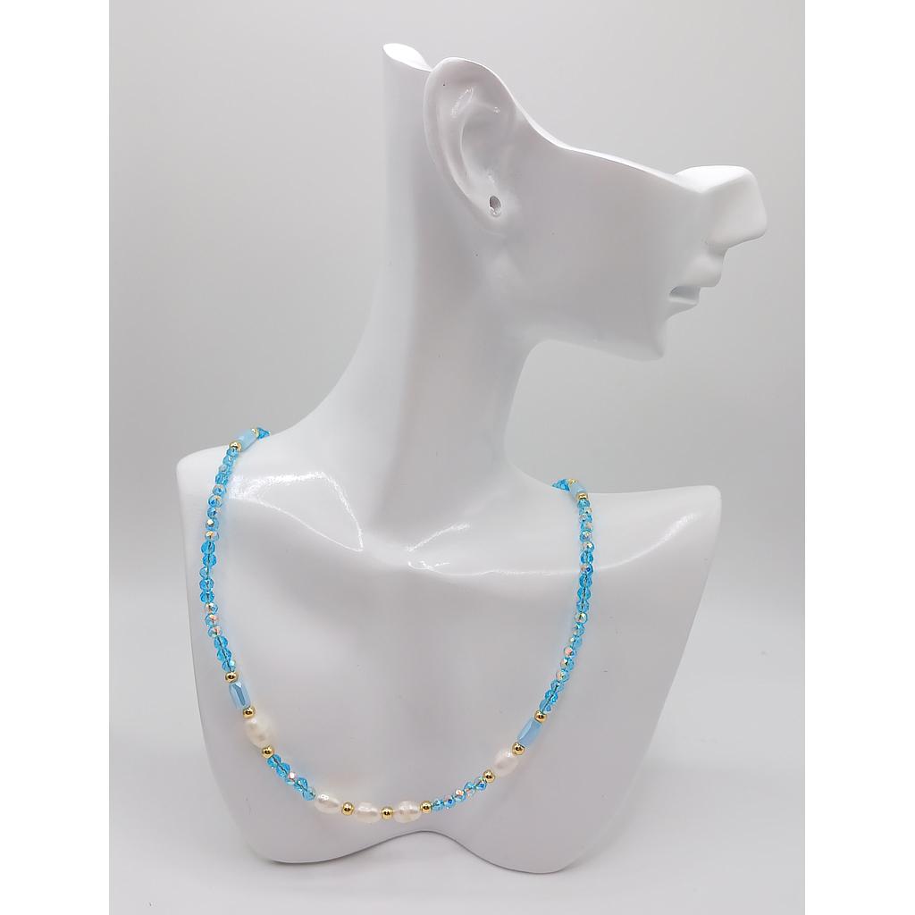 COLLAR TERMINADO CON PERLAS Y CRISTALES