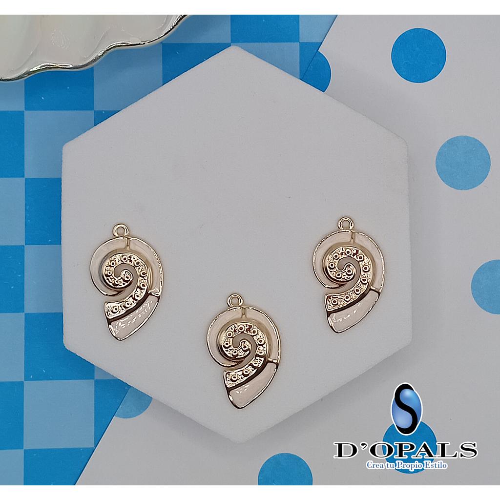 DIJE DE CARACOL CON CONCHA NACAR ELECTROENCHAPADO